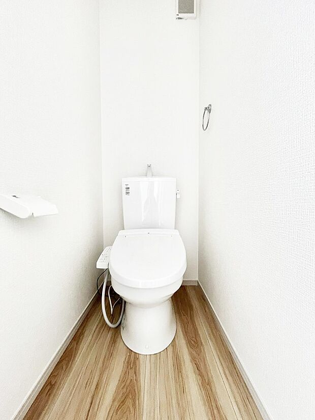 トイレは温水洗浄機能付き