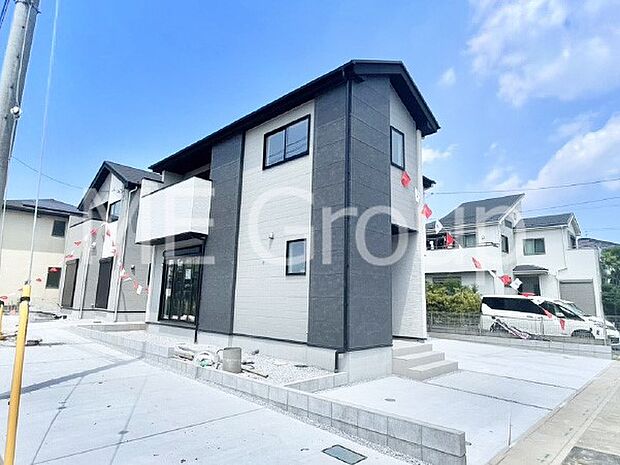 シンプルで落ち着きのある建物は住むかたの個性でオリジナルなものになっていきます。 