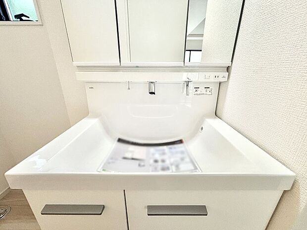 ハンドシャワー付き！使いやすい洗面台。