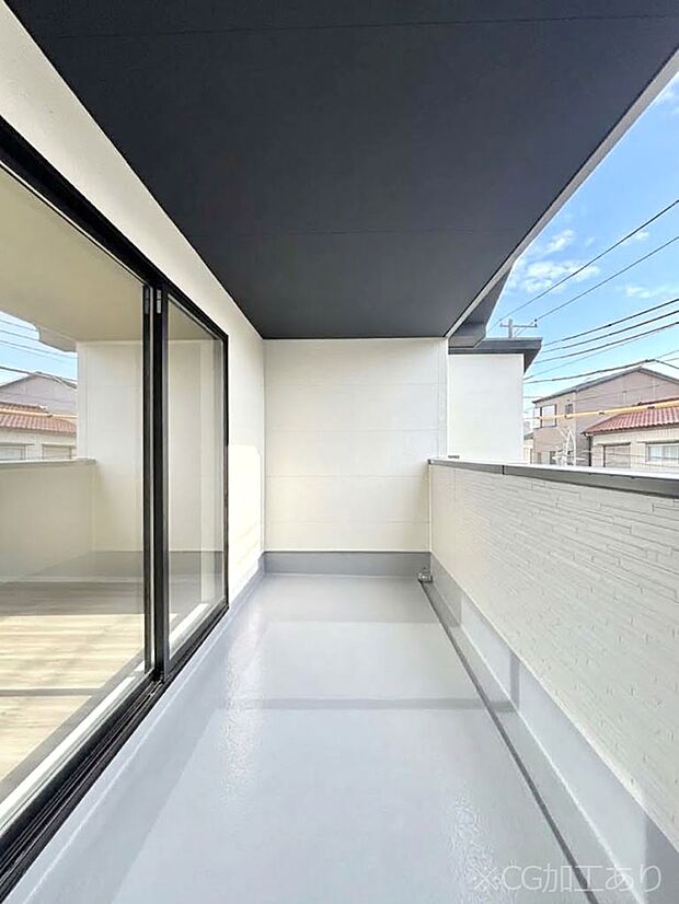 南向きのバルコニー！ご家族の洗濯物はもちろん、お布団もたっぷり干せます！