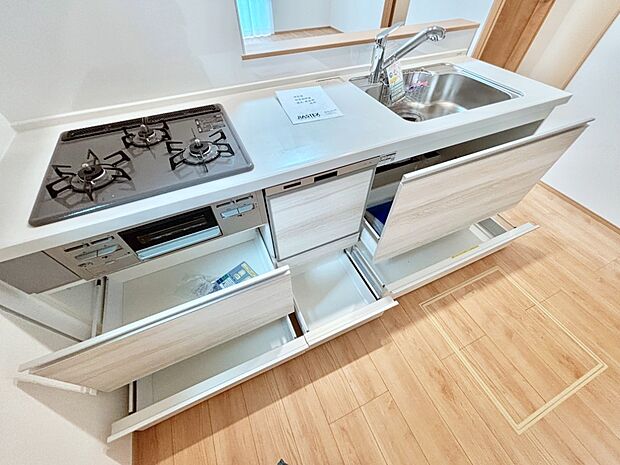 使いやすさを優先したスライド式収納タイプ!
