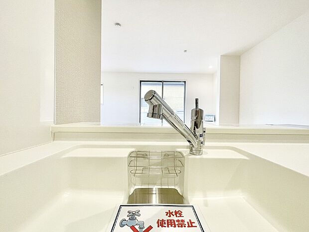 いつでも清潔なおいしいお水を。一つの水栓で水道水と浄水を使い分け。