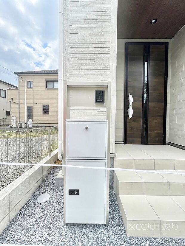 表札・インターホン・ポスト・宅配BOXをひとつに集約。エントランスになじむシンプルデザイン。