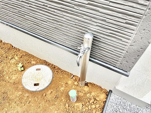 ガーデニングやお掃除に便利な外水栓  