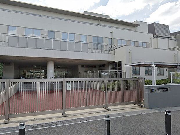 小学校 550m 足立区立伊興小学校