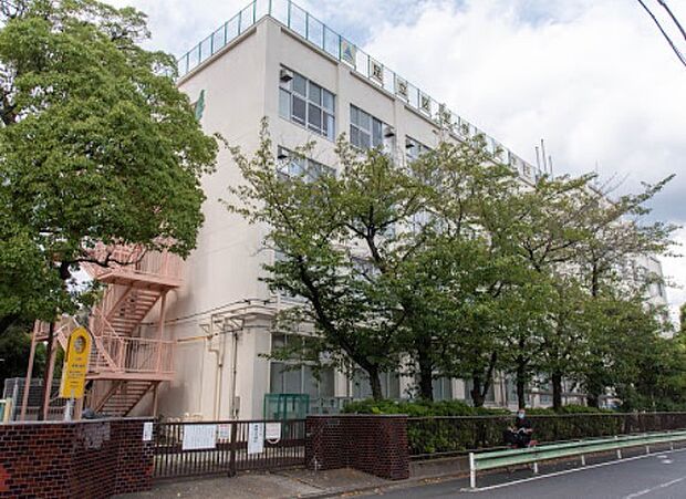 中学校 950m 足立区立伊興中学校
