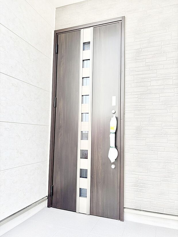大切な家族、来客を出迎える玄関。