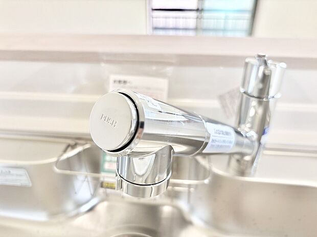 いつでも清潔なおいしいお水を。一つの水栓で水道水と浄水を使い分け。