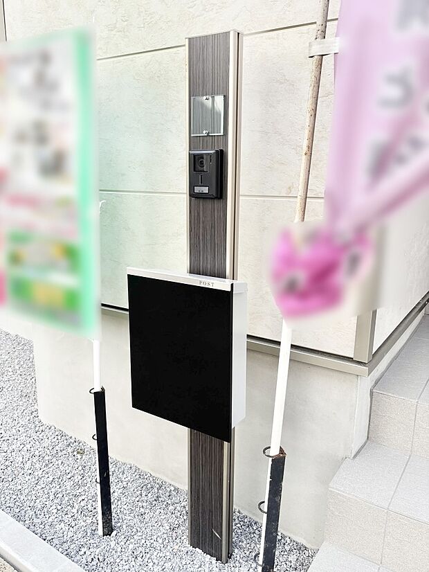 シンプルデザインのポスト。