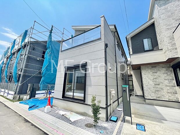 シンプルで落ち着きのある建物は住むかたの個性でオリジナルなものになっていきます。