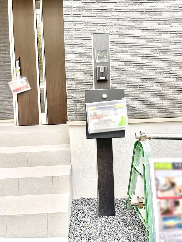 シンプルデザインのポスト。