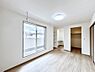 室内：ウォークインクローゼットがあるお部屋！季節ごとの入れ替えも不要で便利です。 