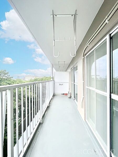 南向きの日当たりの良いバルコニー