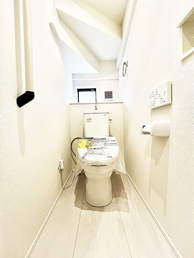 明るく清潔感のあるトイレです。 