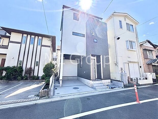 洗練された外観、上質な住空間が広がる室内は永く安心して過ごせる住居です。