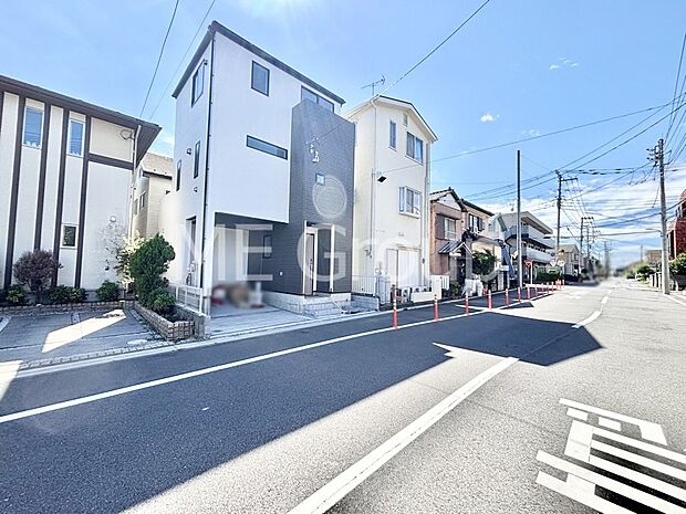 シンプルで落ち着きのある建物は住むかたの個性でオリジナルなものになっていきます。