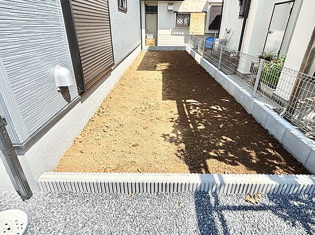 季節のお花を植えて彩りをプラス!