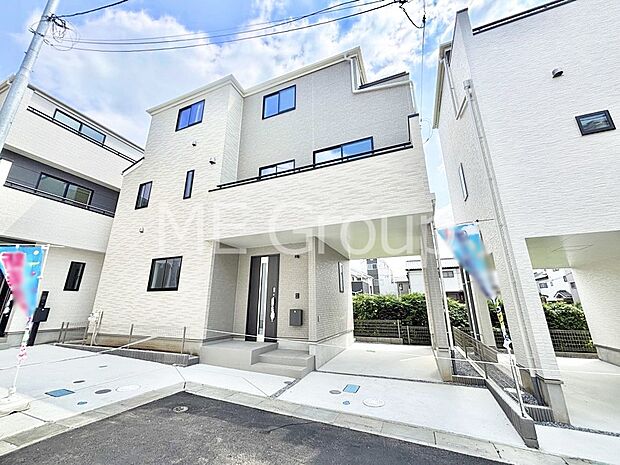 シンプルで落ち着きのある建物は住むかたの個性でオリジナルなものになっていきます。