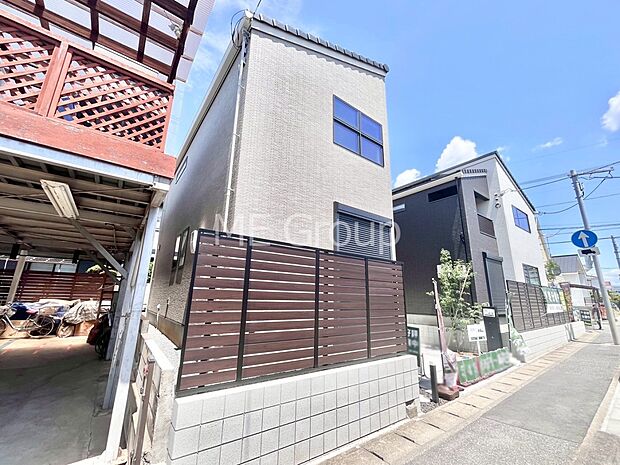 シンプルで落ち着きのある建物は住むかたの個性でオリジナルなものになっていきます。