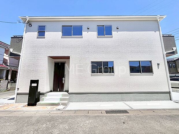 洗練された外観、上質な住空間が広がる室内は永く安心して過ごせる住居です。