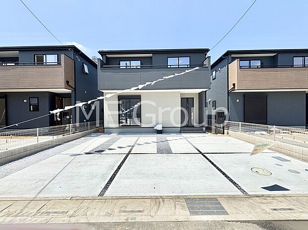シンプルで落ち着きのある建物は住むかたの個性でオリジナルなものになっていきます。