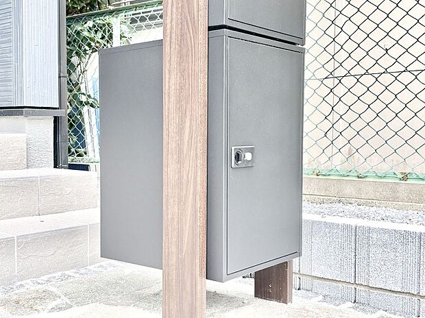 外観「宅配ボックス」 時間を気にせず宅配物をいつでも安全に受け取れます。