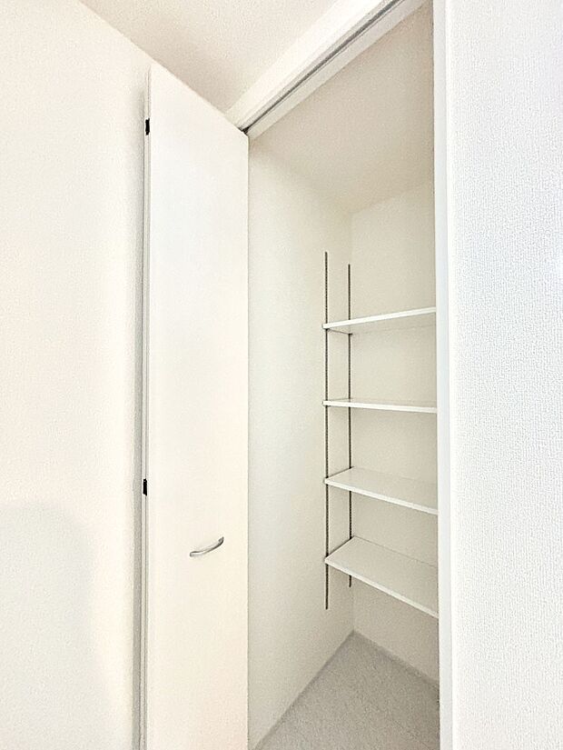 便利なリネン庫で、スッキリした使いやすい洗面室に  