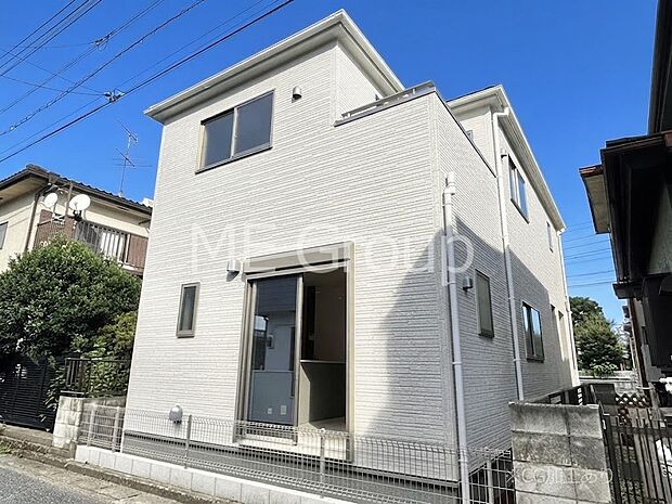 シンプルで落ち着きのある建物は住むかたの個性でオリジナルなものになっていきます。