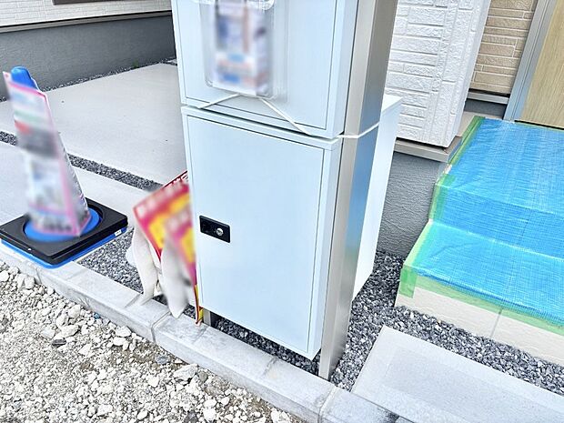外観「宅配ボックス」 時間を気にせず宅配物をいつでも安全に受け取れます。