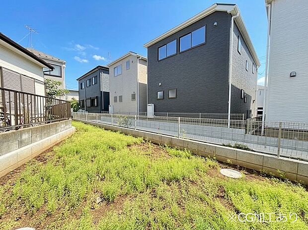 ガーデニングや家庭菜園も楽しめるお庭付き。