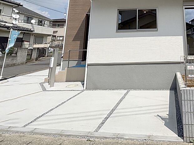 駐車2台可能！急なお客様の駐車に。また、ご家族の自転車スペースとしても大活躍。