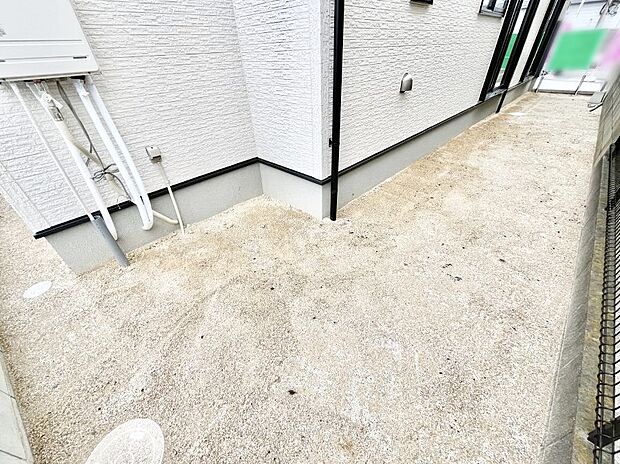 ちょっとしたスペースを設けることによって敷地にゆとりが生まれます
