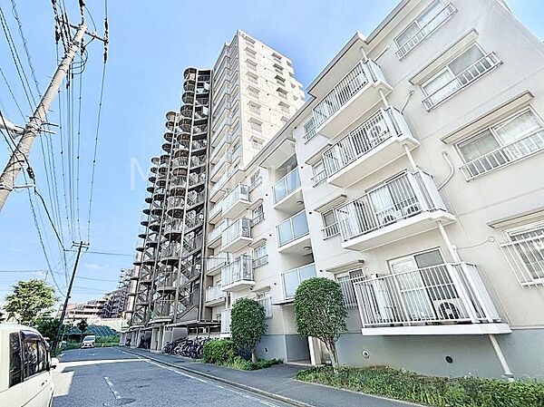生活に便利な地に伸びやかな家族の生活風景を描く住まい