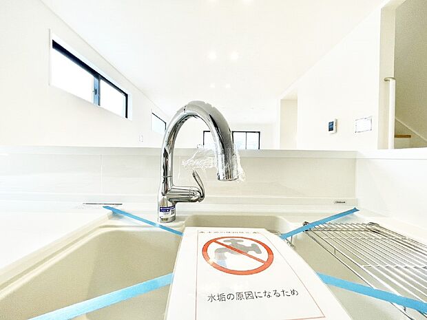 いつでも清潔なおいしいお水を。一つの水栓で水道水と浄水を使い分け。