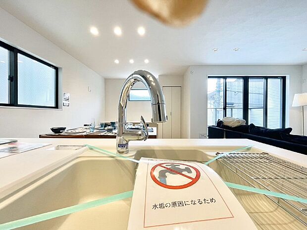 いつでも清潔なおいしいお水を。一つの水栓で水道水と浄水を使い分け。