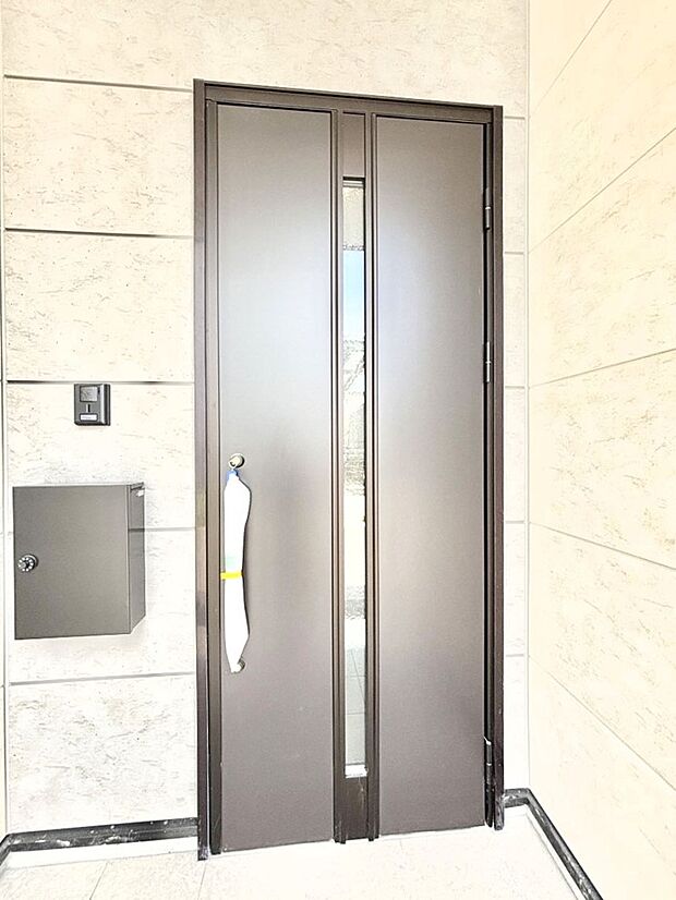 大切な家族、来客を出迎える玄関。
