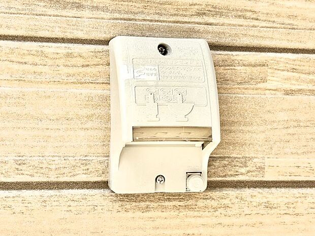 高圧洗浄機やエアーコンプレッサーなどの使用時に便利な外コンセント