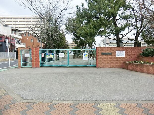 小学校 700m 川口市立領家小学校