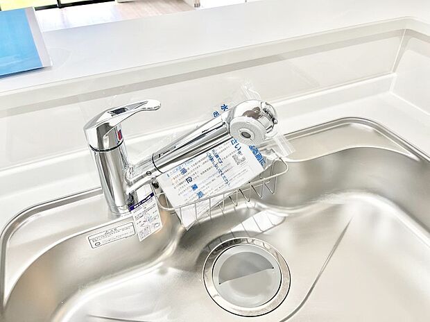 いつでも清潔なおいしいお水を。一つの水栓で水道水と浄水を使い分け。