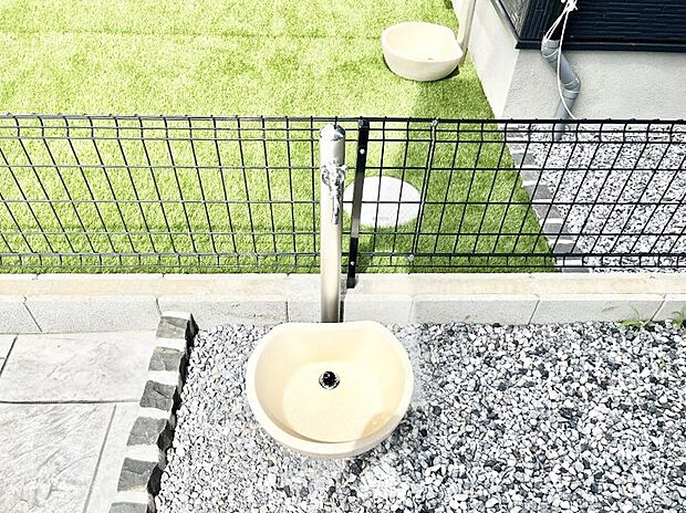 外水栓があると、庭のお手入れやちょっとした手洗い・洗車に便利です!