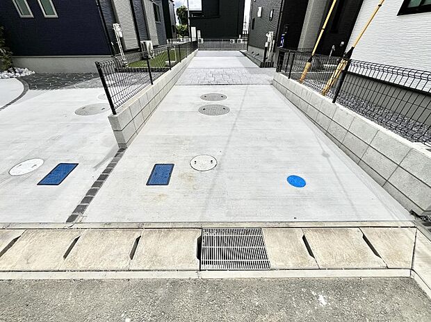 駐車2台可能!急なお客様の駐車に。また、ご家族の自転車スペースとしても大活躍。