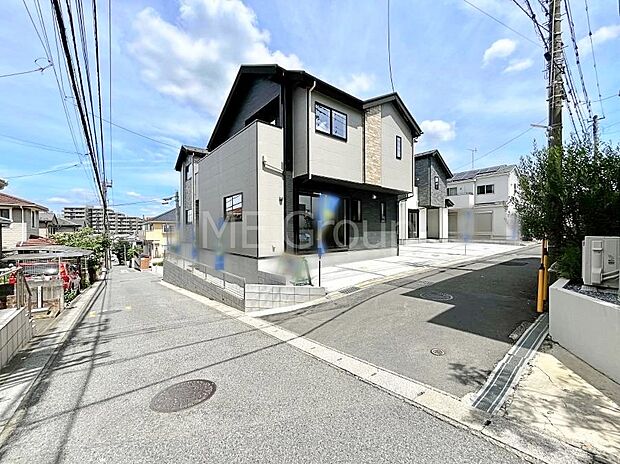 角地なので日当たりも良く、お家が堂々として見えます。