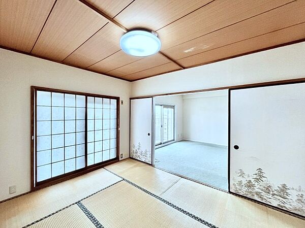 リビング隣接の和室は毎日の暮らしに癒しと安らぎをもたらしてくれます