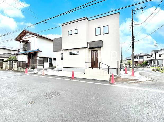 前面道路はきちんと整備されています  