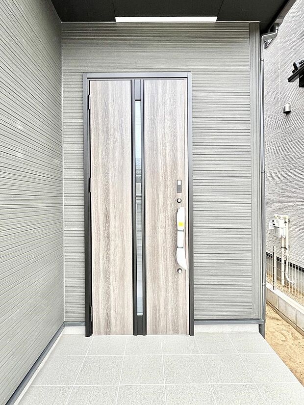 住まいの顔を演出する、玄関ドア。