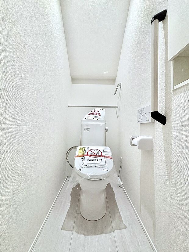明るく清潔感のあるトイレです。 