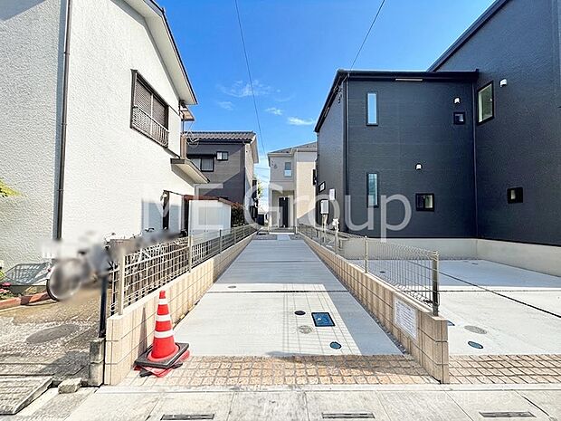 シンプルで落ち着きのある建物は住むかたの個性でオリジナルなものになっていきます。 
