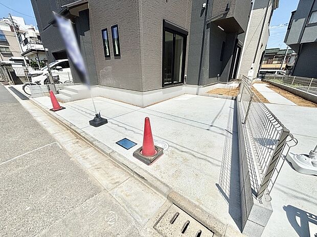 駐車2台可能！急なお客様の駐車に。また、ご家族の自転車スペースとしても大活躍。