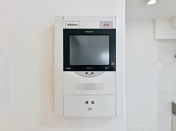 訪問者が一目でわかる安心のＴＶモニター付きインターホン。