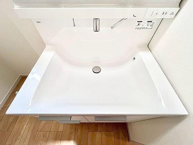 ハンドシャワー付き!使いやすい洗面台。
